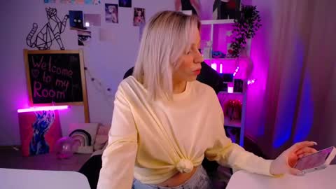 Snapshot of ellysunlover chatting on February 12, 4:33 pm ELLY online show from February 12, 4:33 pm
