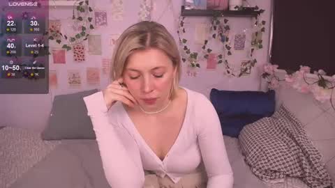Snapshot of ellysunlover chatting on March 3, 6:59 am ELLY online show from March 3, 6:59 am