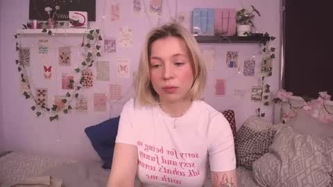 Snapshot of ellysunlover chatting on March 5, 3:29 am ELLY online show from March 5, 3:29 am