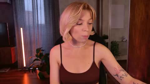 Elly online show from November 4, 4:03 am