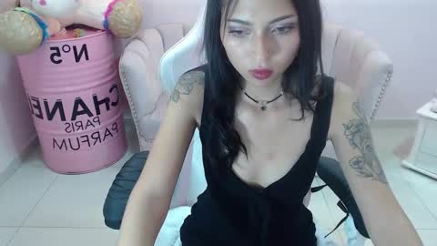 Snapshot of elody_a chatting on February 4, 3:33 am Elody online show from February 4, 3:33 am