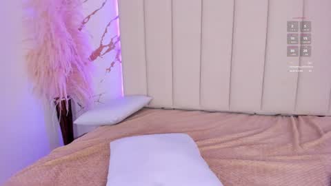 elody_rousse online show from October 17, 1:15 pm