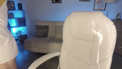 Eloise  . online show from January 7, 4:39 am