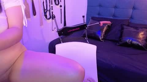 elowen_halley1 online show from October 9, 12:38 am