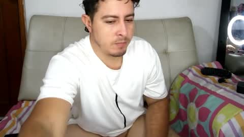 independent model online show from April 26, 7:28 am