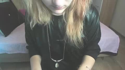 Snapshot of elsa_hot_here chatting on February 13, 4:00 am Elsa online show from February 13, 4:00 am