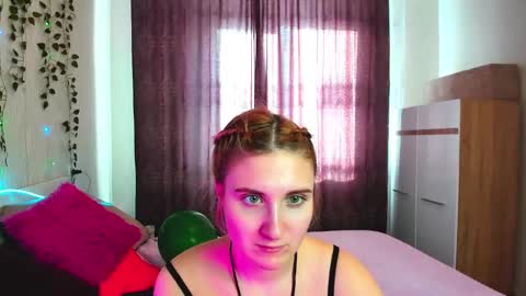 Snapshot of elsa_hot_here chatting on February 15, 6:55 am Elsa online show from February 15, 6:55 am