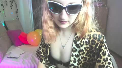 Snapshot of elsa_hot_here chatting on February 7, 3:55 am Elsa online show from February 7, 3:55 am