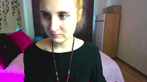 Snapshot of elsa_hot_here chatting on February 15, 3:52 am Elsa online show from February 15, 3:52 am