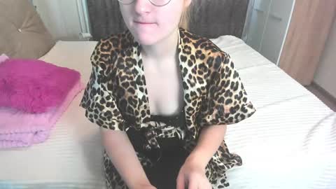 Snapshot of elsa_hot_here chatting on January 28, 6:27 am Elsa online show from January 28, 6:27 am