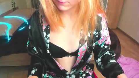 Snapshot of elsa_hot_here chatting on February 27, 1:08 am Elsa online show from February 27, 1:08 am