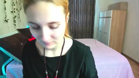 Snapshot of elsa_hot_here chatting on February 17, 2:42 am Elsa online show from February 17, 2:42 am