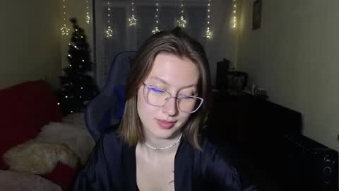 Snapshot of elsaangel chatting on December 15, 10:37 pm elsaangel online show from December 15, 10:37 pm