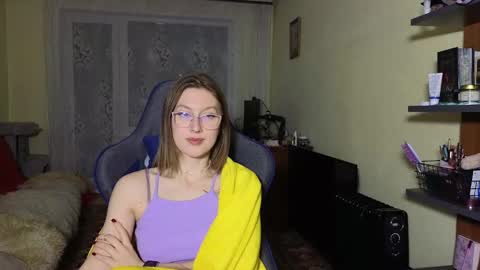 Snapshot of elsaangel chatting on December 6, 12:51 am elsaangel online show from December 6, 12:51 am