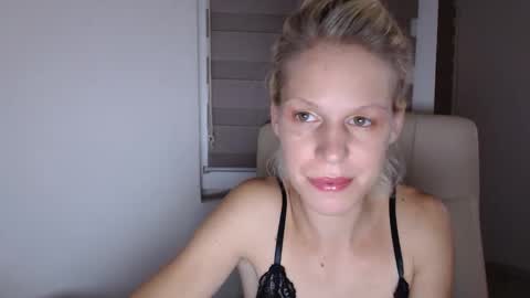 Snapshot of elssa_rush chatting on September 19, 10:24 pm elssa_rush online show from September 19, 10:24 pm