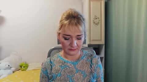 Elvira online show from December 4, 7:22 am