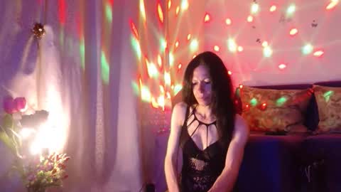 Elisa online show from May 28, 7:45 pm