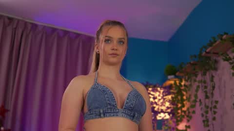 Elyssa online show from December 4, 8:19 pm