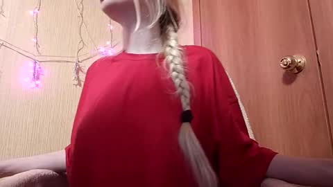 Snapshot of elza_com chatting on December 11, 11:51 am Elza Kom online show from December 11, 11:51 am