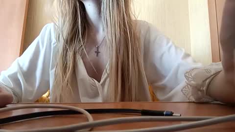 Snapshot of elza_com chatting on September 10, 6:36 am Elza Kom online show from September 10, 6:36 am