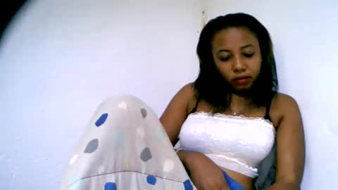 Snapshot of ema900845 chatting on March 11, 5:46 am ema900845 online show from March 11, 5:46 am