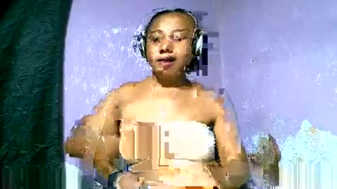 Snapshot of ema900845 chatting on February 16, 8:22 pm ema900845 online show from February 16, 8:22 pm