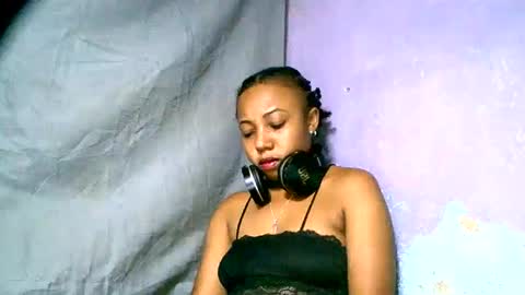 Snapshot of ema900845 chatting on February 22, 7:03 pm ema900845 online show from February 22, 7:03 pm