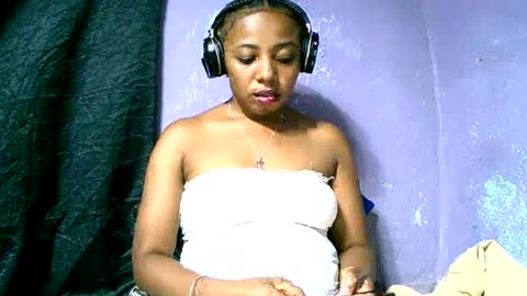 Snapshot of ema900845 chatting on February 16, 11:26 pm ema900845 online show from February 16, 11:26 pm