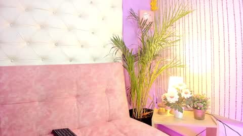 Snapshot of ema_lambert chatting on March 7, 7:05 pm Ema Lambert online show from March 7, 7:05 pm