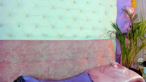 Snapshot of ema_lambert chatting on March 10, 9:51 pm Ema Lambert online show from March 10, 9:51 pm
