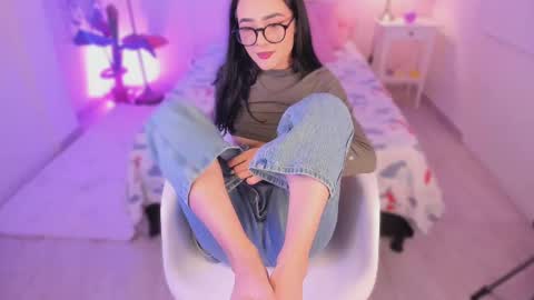 Snapshot of ema_soul chatting on September 16, 8:34 pm emma soul online show from September 16, 8:34 pm
