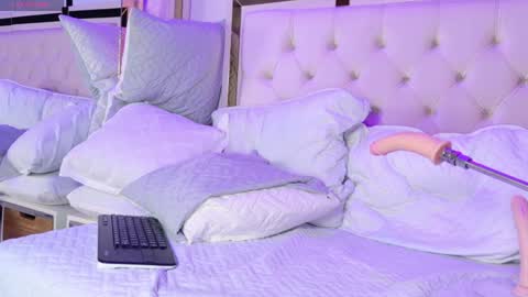 emaa2_sm online show from May 7, 3:46 am