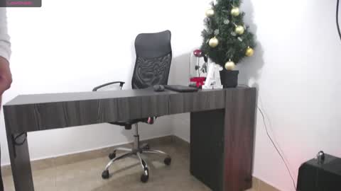 Snapshot of emafoxxx1 chatting on December 28, 3:26 am Ema online show from December 28, 3:26 am