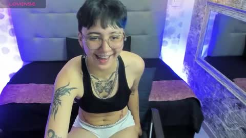 emahills__axelrose online show from September 22, 9:08 pm