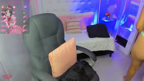 Snapshot of emalinda__hills chatting on February 6, 11:53 am EMA online show from February 6, 11:53 am