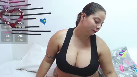 Snapshot of emawalker_ chatting on February 24, 8:36 pm Ema Walker online show from February 24, 8:36 pm