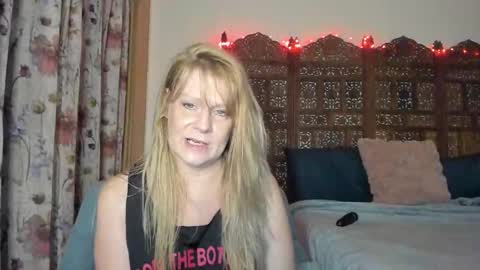 Ember Pheonixxx online show from October 23, 9:15 pm