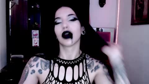 Snapshot of emearld_black chatting on December 20, 10:27 am Emerald Black online show from December 20, 10:27 am
