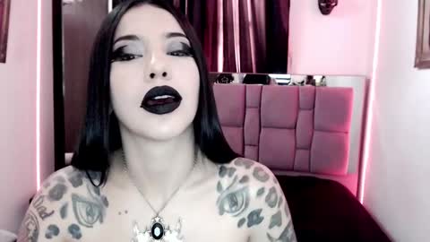 Snapshot of emearld_black chatting on February 12, 12:01 pm Emerald Black online show from February 12, 12:01 pm