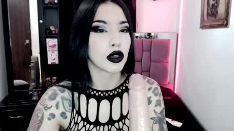 Snapshot of emearld_black chatting on February 26, 10:49 am Emerald Black online show from February 26, 10:49 am