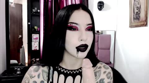 Snapshot of emearld_black chatting on March 3, 12:17 pm Emerald Black online show from March 3, 12:17 pm