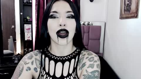 Snapshot of emearld_black chatting on February 26, 1:54 pm Emerald Black online show from February 26, 1:54 pm