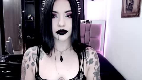 Snapshot of emearld_black chatting on September 18, 7:01 am Emerald Black online show from September 18, 7:01 am