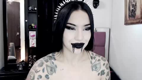 Snapshot of emearld_black chatting on February 27, 4:13 am Emerald Black online show from February 27, 4:13 am