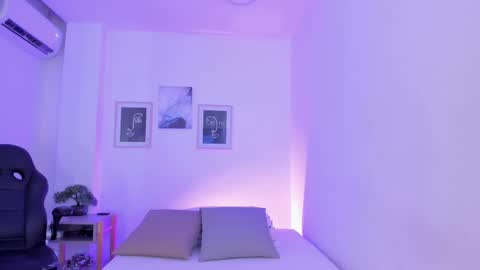 emelie_89 online show from February 11, 12:15 pm