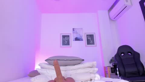 emelie_89 online show from February 12, 2:43 pm