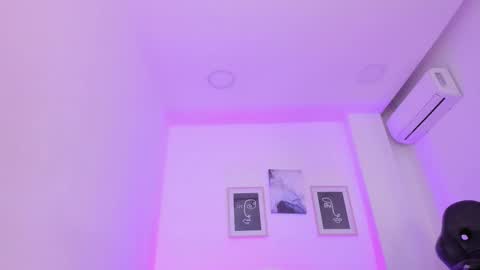 emelie_89 online show from February 17, 6:17 pm