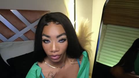 Snapshot of emely_brandon_ chatting on January 25, 12:27 am anyelii online show from January 25, 12:27 am