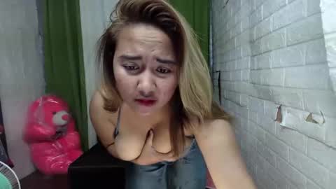Snapshot of emely_slutxxx chatting on February 1, 12:04 pm Emely online show from February 1, 12:04 pm