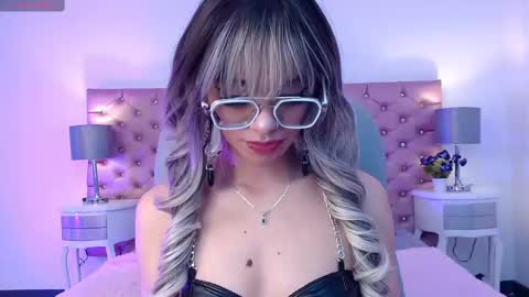 Snapshot of emerald_gh chatting on September 17, 2:59 am Danna online show from September 17, 2:59 am